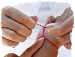 Красная нитка на левую руку: простой способ творить чудеса Сколько нитей можно носить на запястье